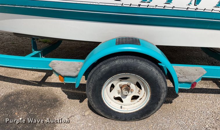 image for item OG9981 1992 Bayliner  Capri boat