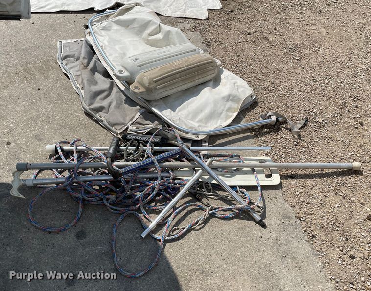 image for item OG9981 1992 Bayliner  Capri boat