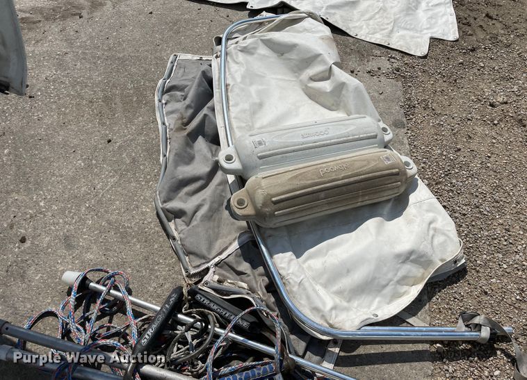 image for item OG9981 1992 Bayliner  Capri boat