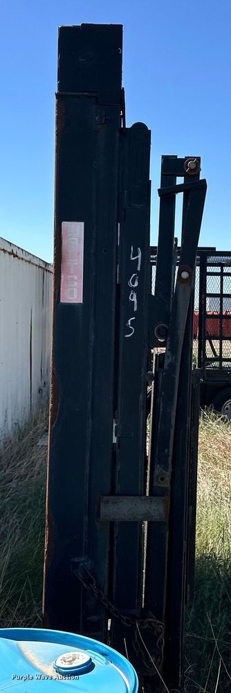 image for item OI9130 2013 Waltco RGL50 end gate lift