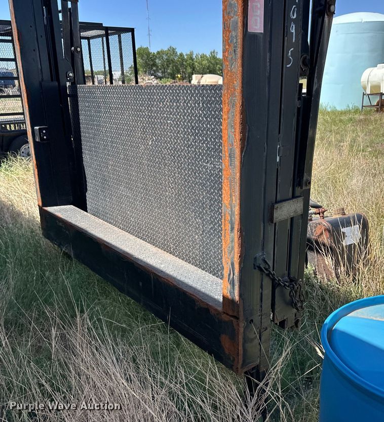 image for item OI9130 2013 Waltco RGL50 end gate lift