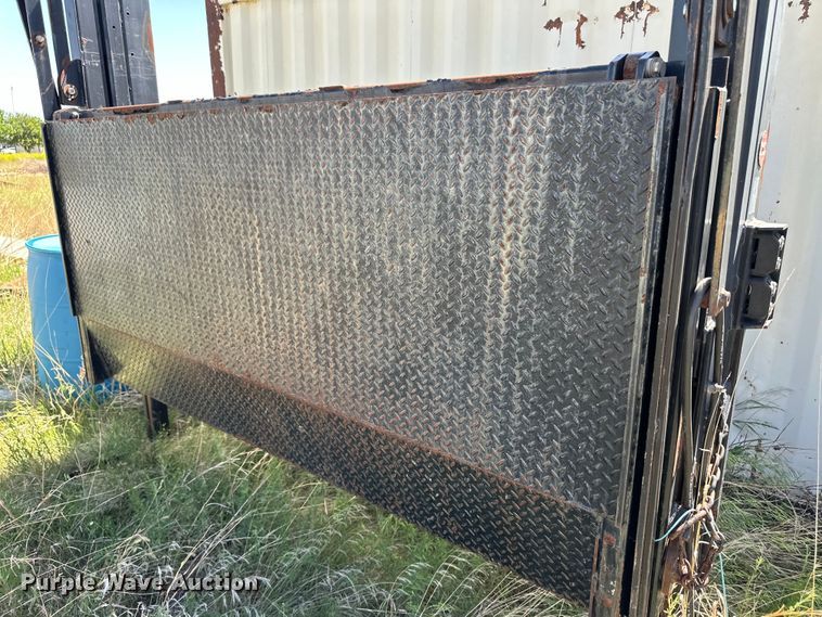 image for item OI9130 2013 Waltco RGL50 end gate lift