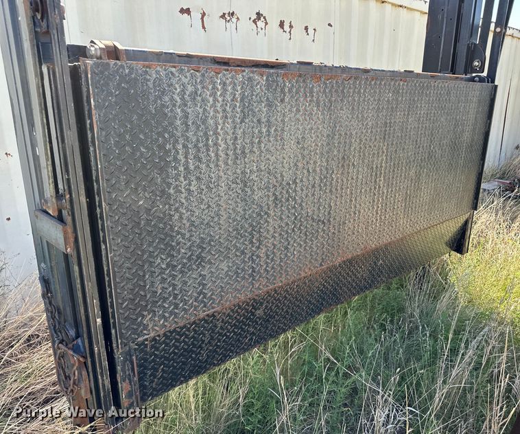 image for item OI9130 2013 Waltco RGL50 end gate lift