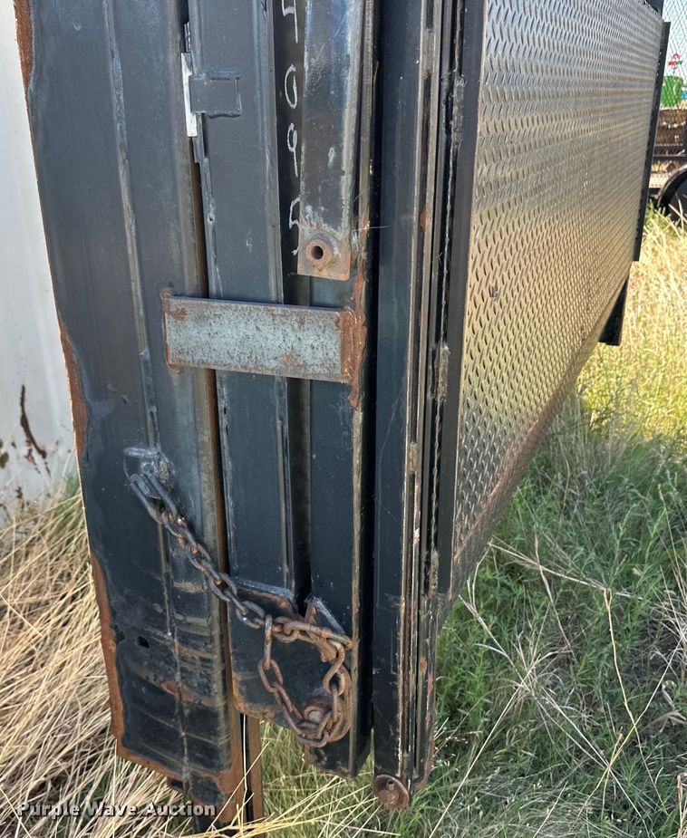 image for item OI9130 2013 Waltco RGL50 end gate lift