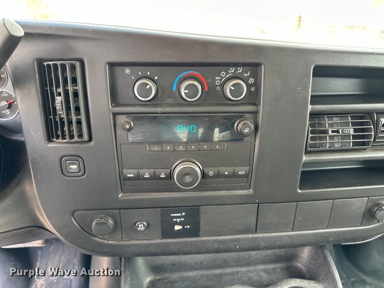 image for item OI9147 2011 Chevrolet Express 2500 van