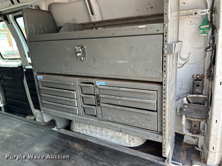 image for item OI9147 2011 Chevrolet Express 2500 van
