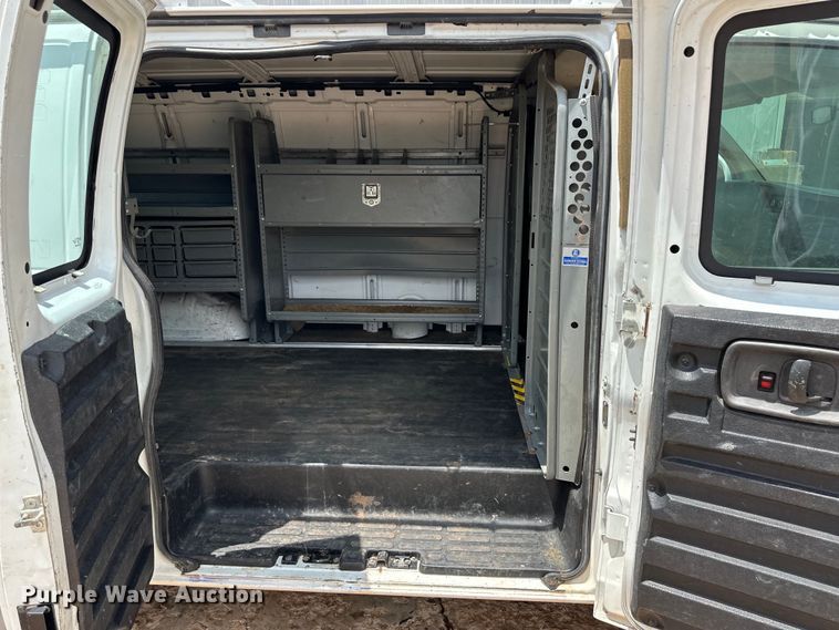 image for item OI9147 2011 Chevrolet Express 2500 van