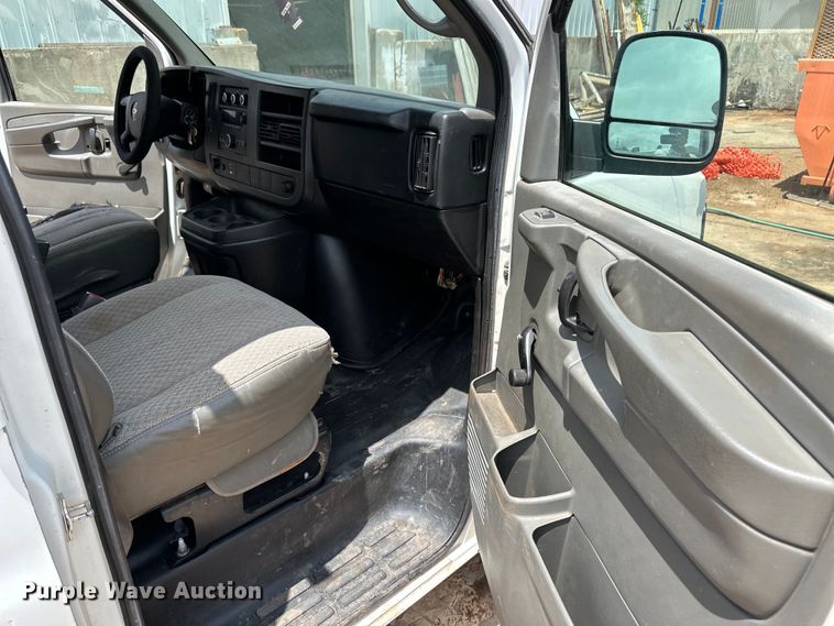 image for item OI9147 2011 Chevrolet Express 2500 van