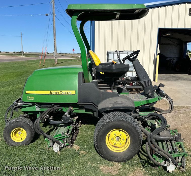 image for item OI9150 2009 John Deere 7700 Precision Cut reel mower