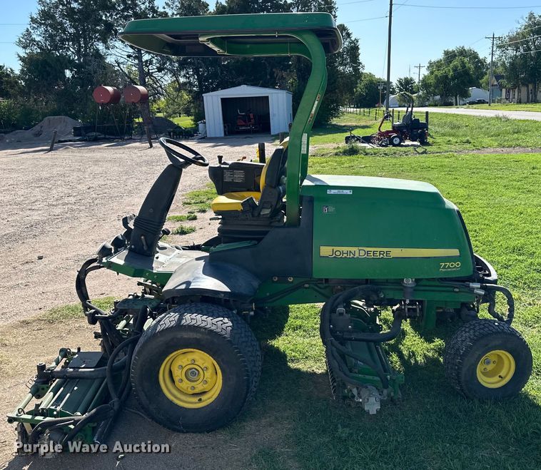 image for item OI9150 2009 John Deere 7700 Precision Cut reel mower