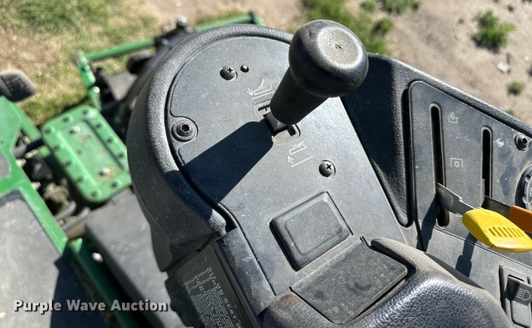 image for item OI9150 2009 John Deere 7700 Precision Cut reel mower