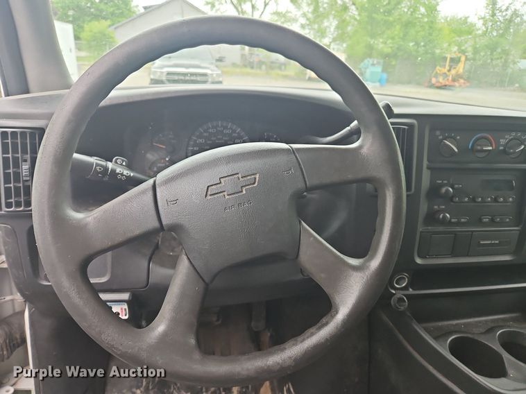 image for item OK9881 2007 Chevrolet  Express 1500 van