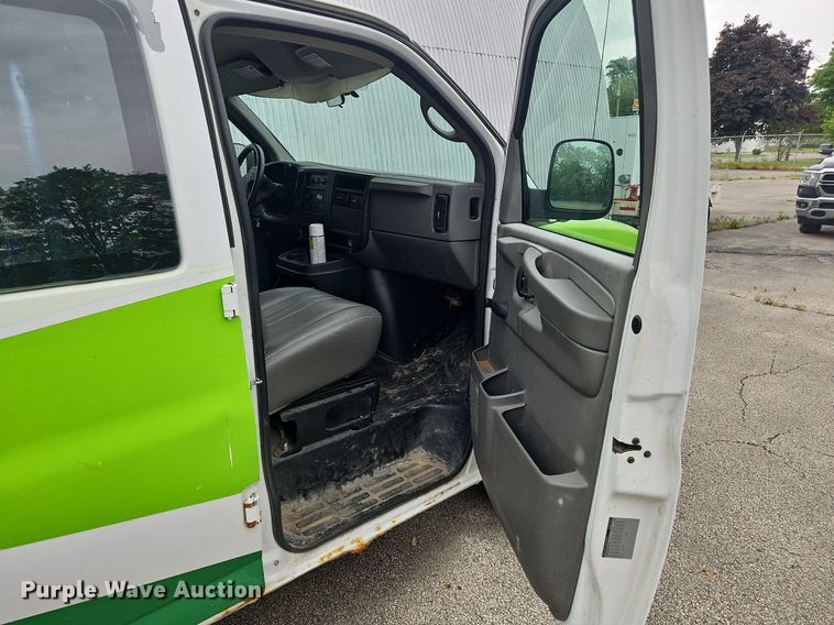 image for item OK9881 2007 Chevrolet  Express 1500 van