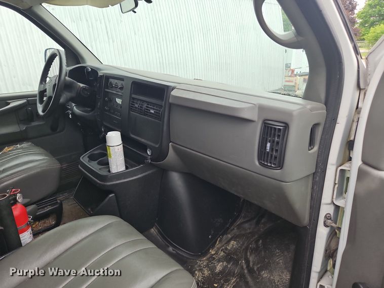 image for item OK9881 2007 Chevrolet  Express 1500 van