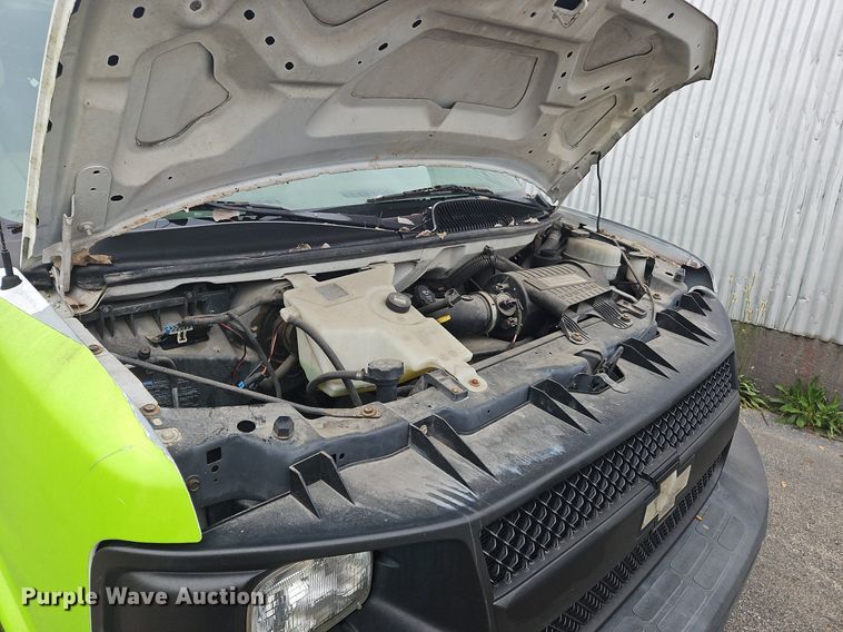 image for item OK9881 2007 Chevrolet  Express 1500 van