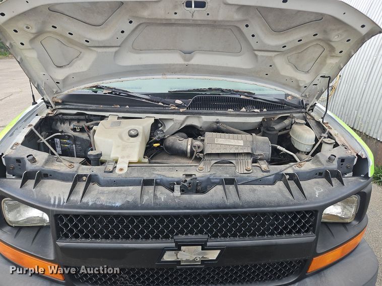 image for item OK9881 2007 Chevrolet  Express 1500 van