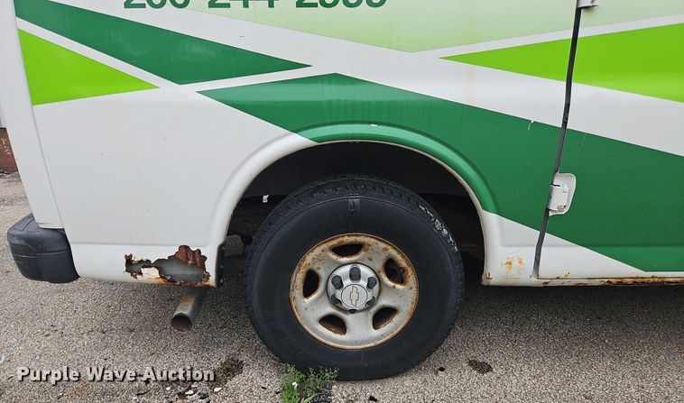 image for item OK9881 2007 Chevrolet  Express 1500 van