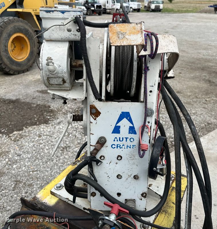 image for item OM9274 Auto Crane  3203 crane