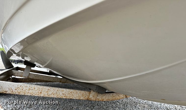 image for item OM9465 1998 Larson  LXI186 boat