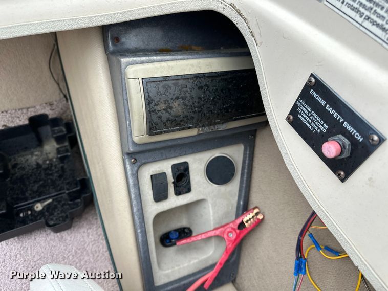 image for item OM9465 1998 Larson  LXI186 boat