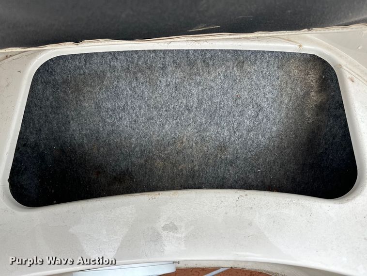 image for item OM9465 1998 Larson  LXI186 boat