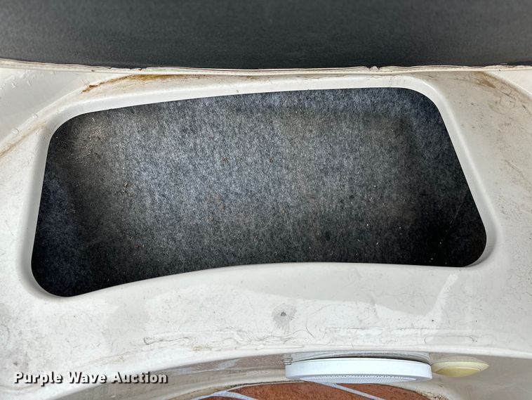 image for item OM9465 1998 Larson  LXI186 boat