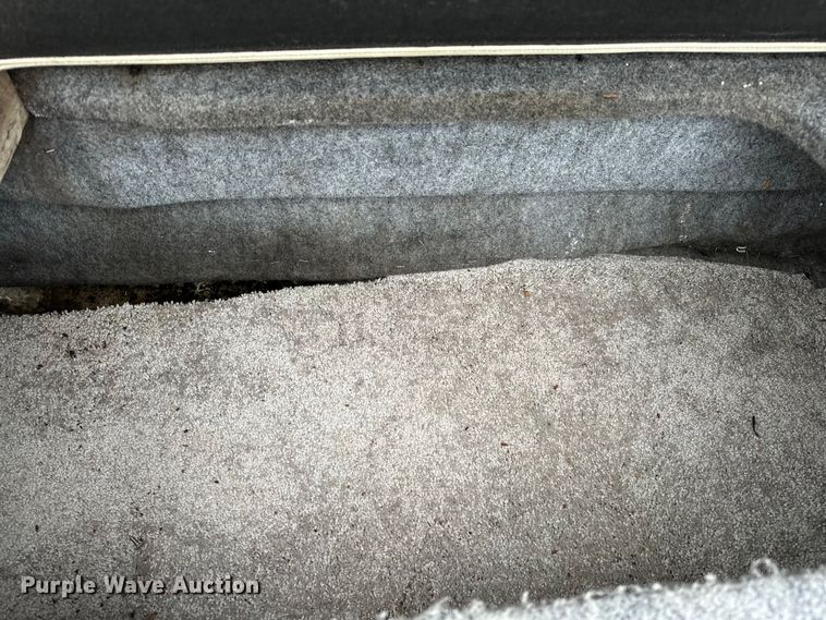 image for item OM9465 1998 Larson  LXI186 boat