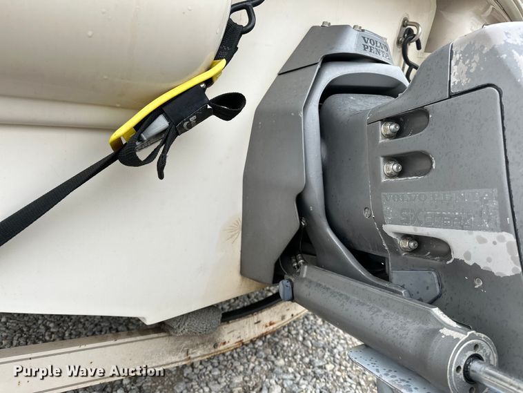 image for item OM9465 1998 Larson  LXI186 boat