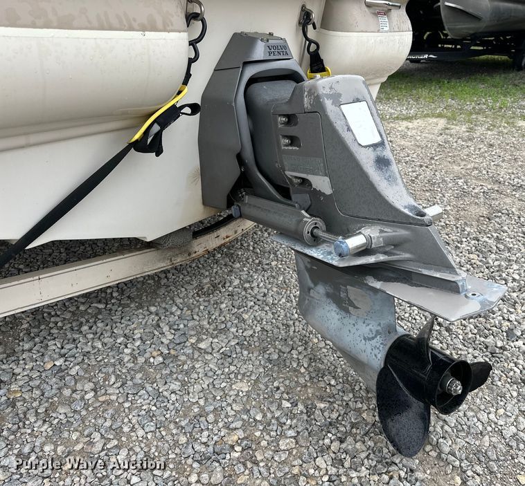 image for item OM9465 1998 Larson  LXI186 boat