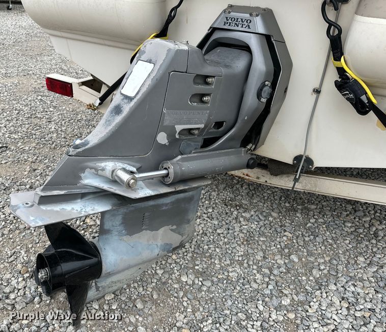 image for item OM9465 1998 Larson  LXI186 boat