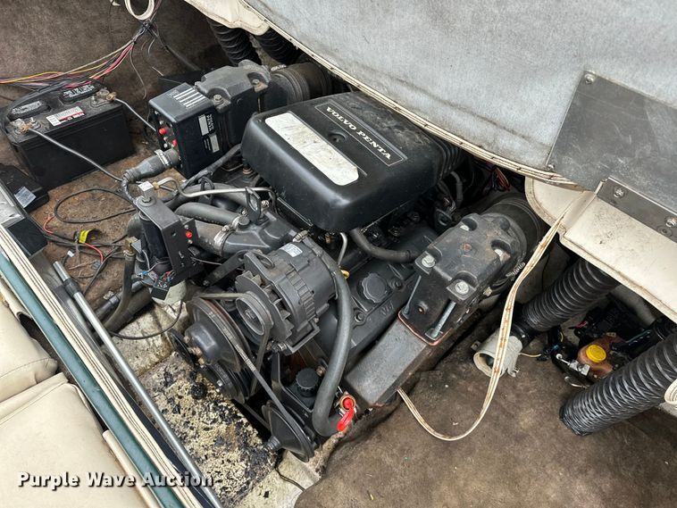 image for item OM9465 1998 Larson  LXI186 boat