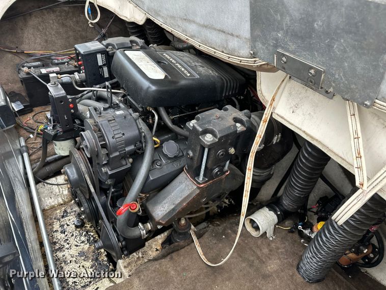 image for item OM9465 1998 Larson  LXI186 boat