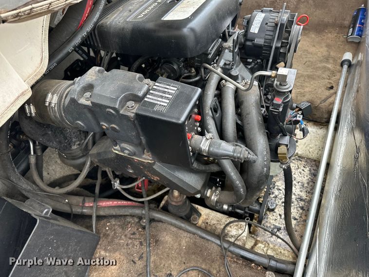 image for item OM9465 1998 Larson  LXI186 boat