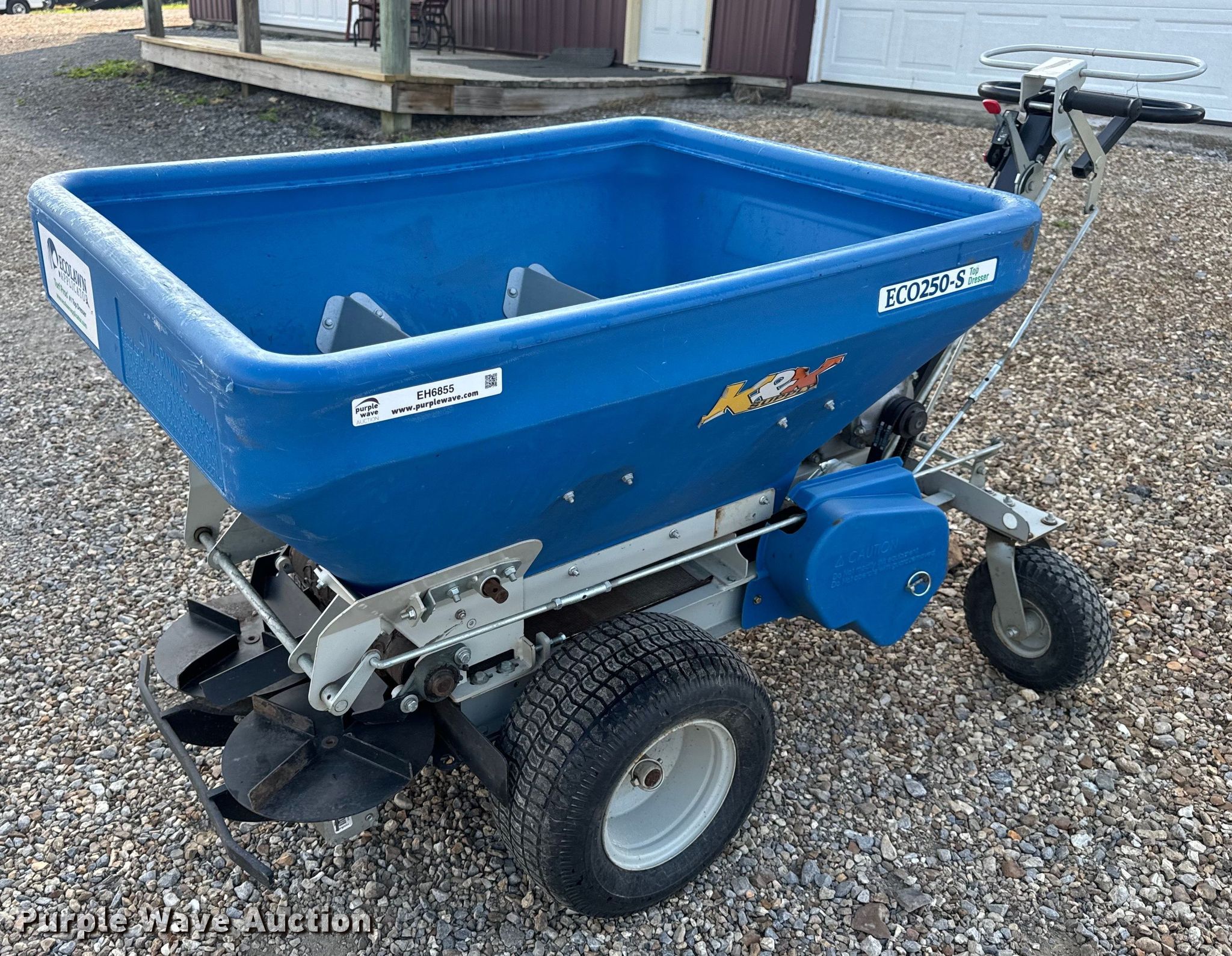 EcoLawn Applicator ECO250S top dresser spreader in New Bloomfield, MO