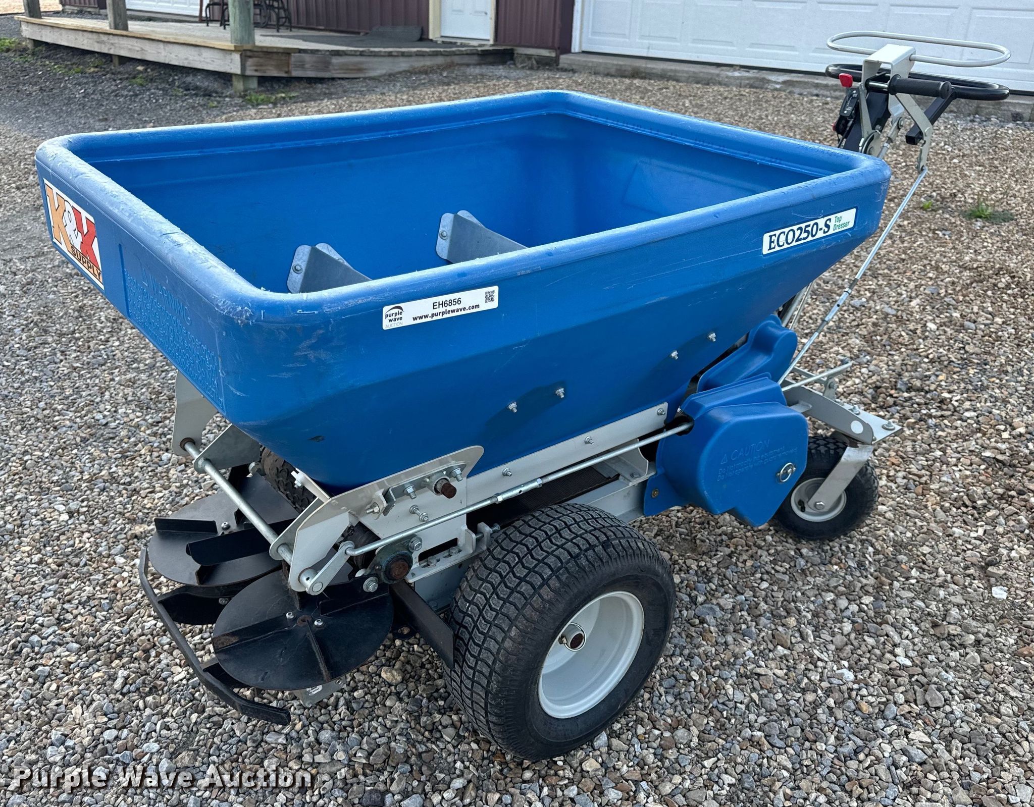 EcoLawn Applicator ECO250S top dresser spreader in New Bloomfield, MO Item EH6856 for sale