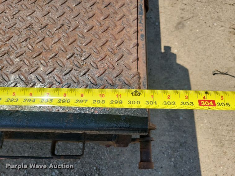 image for item DG0606 2012 H&H FD-306 equipment trailer