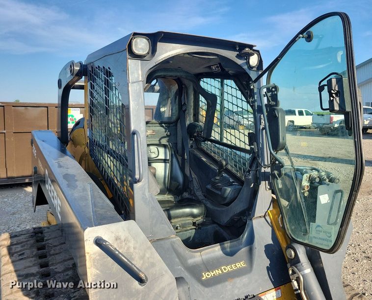 image for item DG0612 2015 John Deere 333E tracked skid steer loader