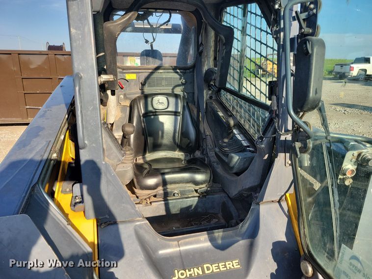 image for item DG0612 2015 John Deere 333E tracked skid steer loader