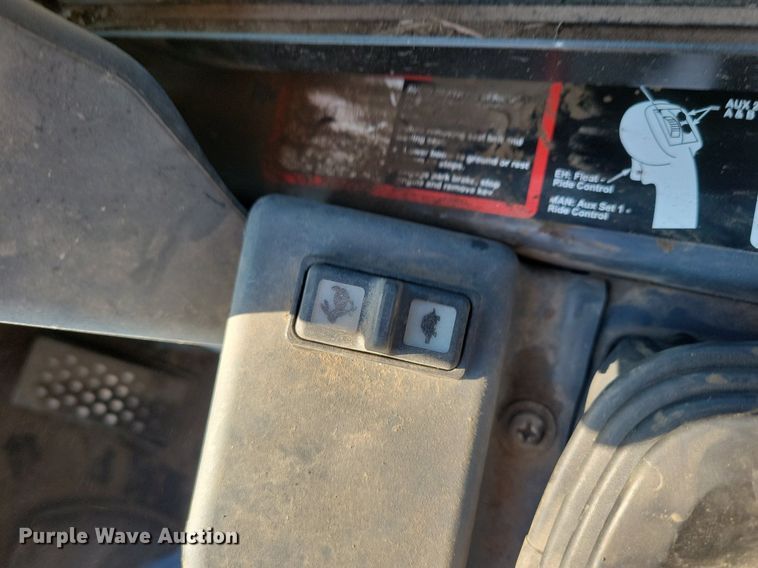 image for item DG0612 2015 John Deere 333E tracked skid steer loader