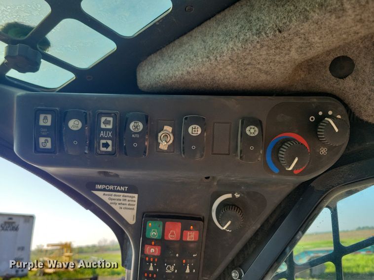 image for item DG0612 2015 John Deere 333E tracked skid steer loader