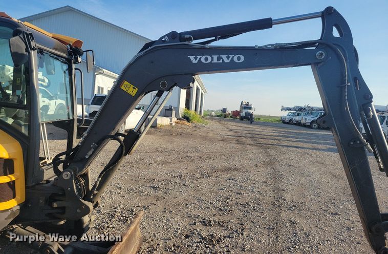 image for item DG0613 2018 Volvo ECR40D mini excavator