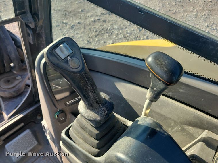 image for item DG0613 2018 Volvo ECR40D mini excavator