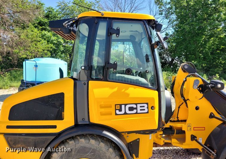 image for item DG0615 2022 JCB 407 T4 wheel loader
