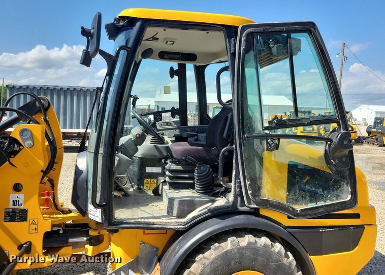 image for item DG0615 2022 JCB 407 T4 wheel loader