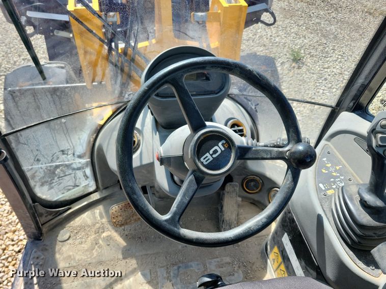 image for item DG0615 2022 JCB 407 T4 wheel loader