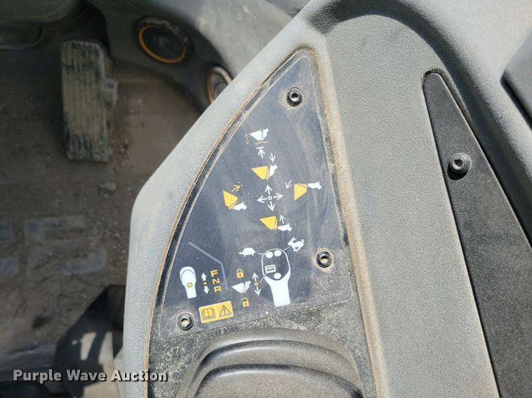 image for item DG0615 2022 JCB 407 T4 wheel loader