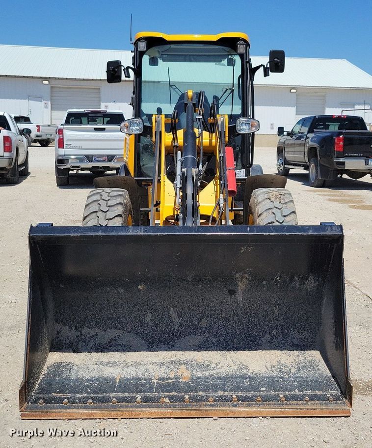 image for item DG0616 2022 JCB 407 wheel loader