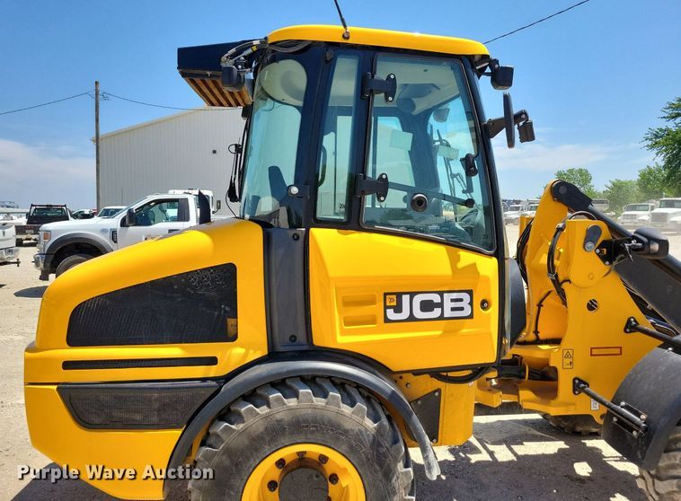 image for item DG0616 2022 JCB 407 wheel loader