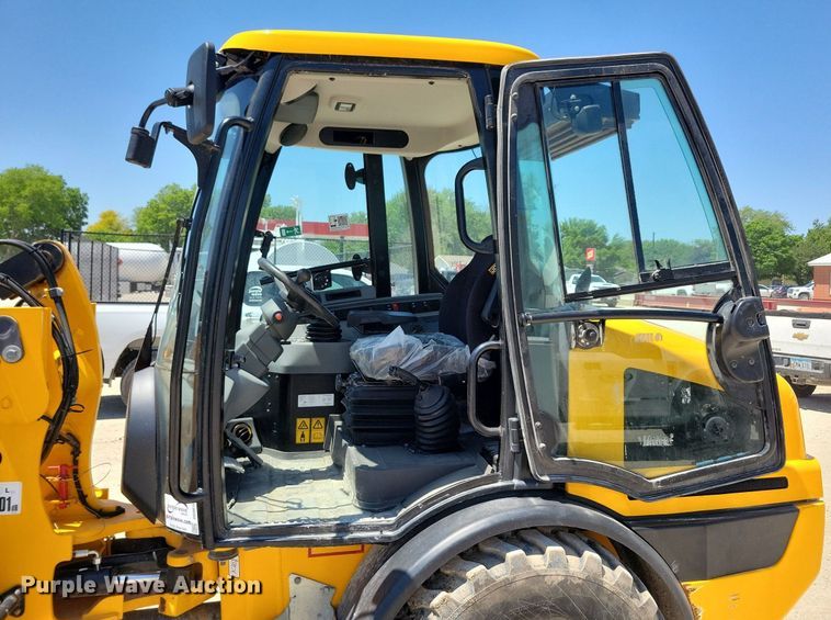 image for item DG0616 2022 JCB 407 wheel loader