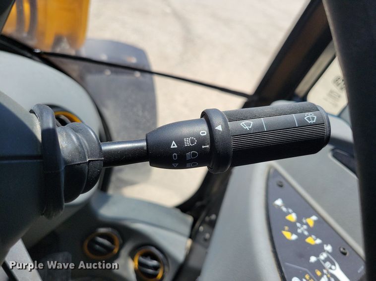 image for item DG0616 2022 JCB 407 wheel loader